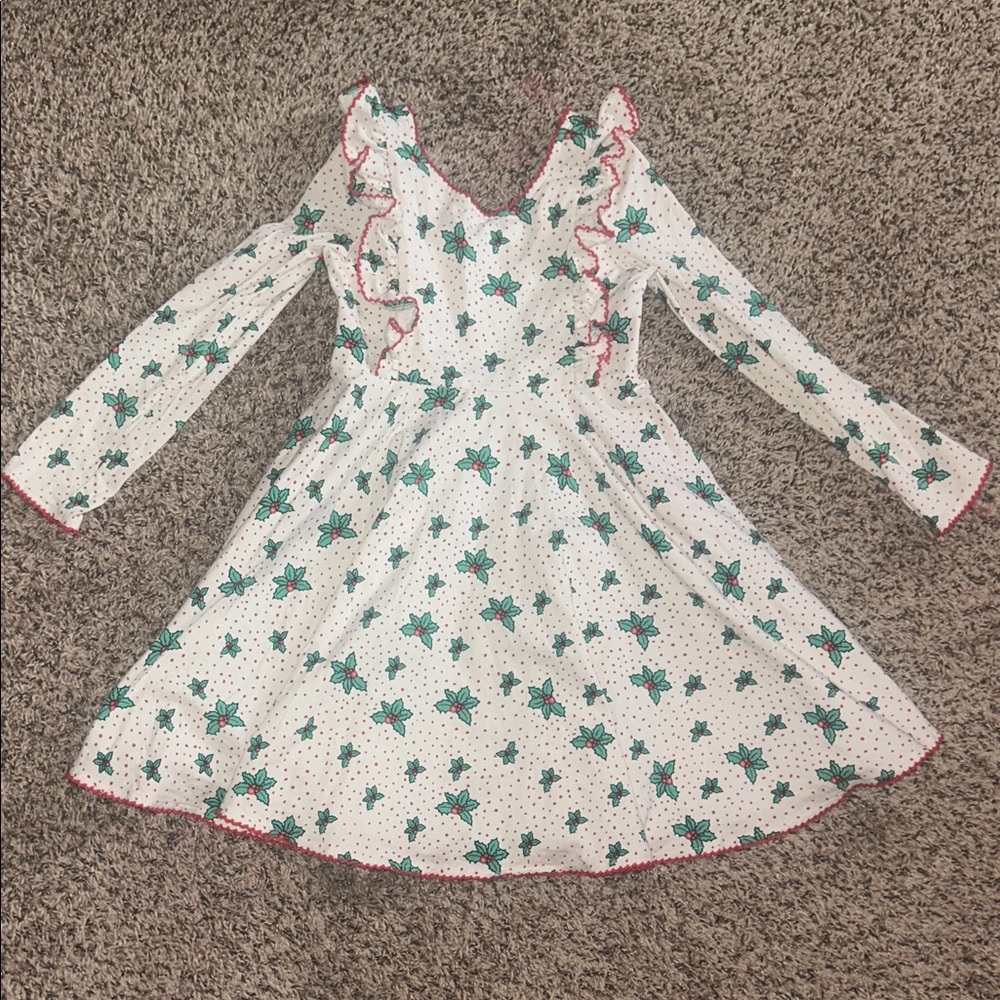 Wildflowers mistletoe dress Girls size 6 so pretty!